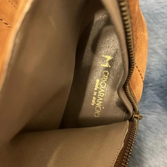 Tan suede booties - Picture 5 of 5